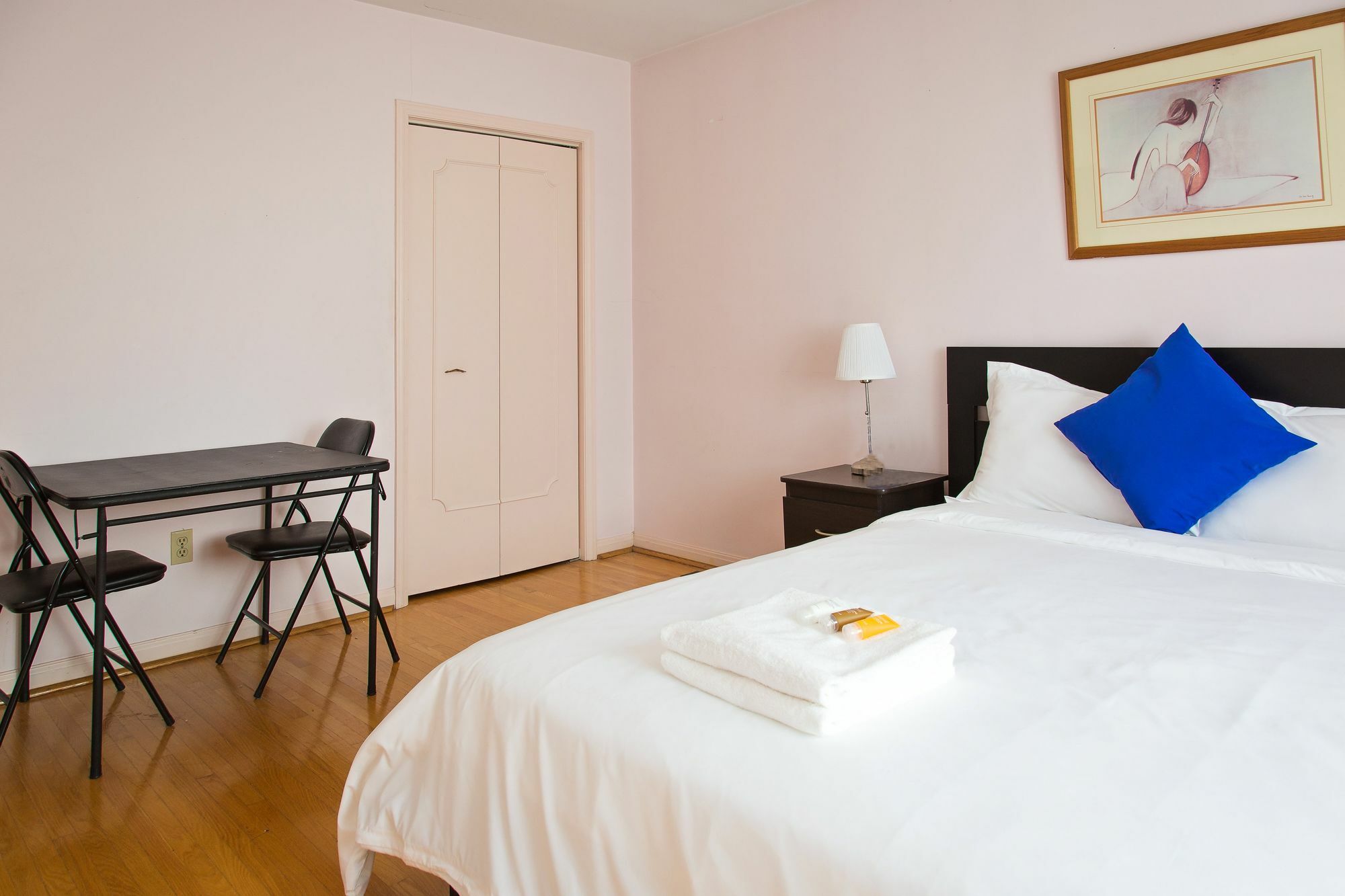 Charlton Suites Guest House Τορόντο Εξωτερικό φωτογραφία